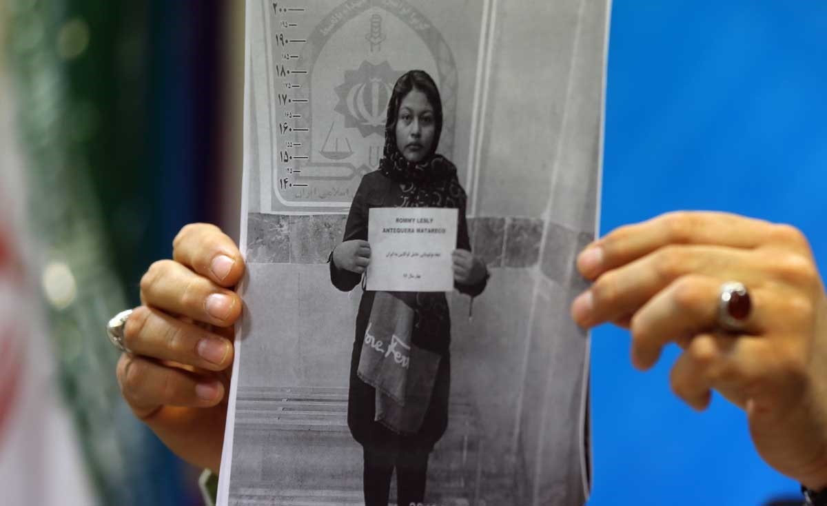 تصویری از دختری که از بولیوی ۷/۵ کیلو کوکائین به ایران وارد کـرد