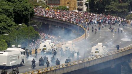 ونزوئلا در میانه دو بحران