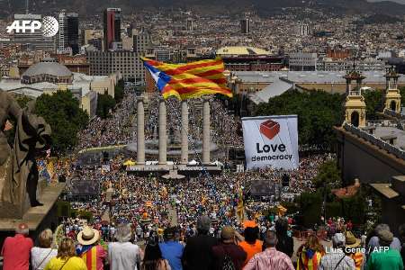 تظاهرات مردم کاتالونیای اسپانیا در حمایت از برگزاری همه پرسی استقلال