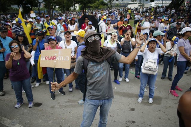 کشته شدن دو معترض دیگر در تظاهرات علیه مادور در ونزوئلا