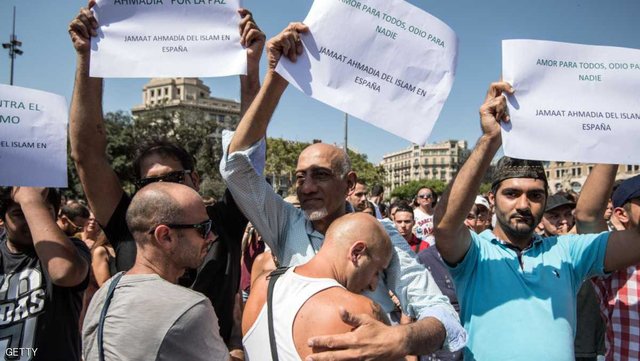 تظاهرات صدها مسلمان علیه تروریسم در بارسلونا