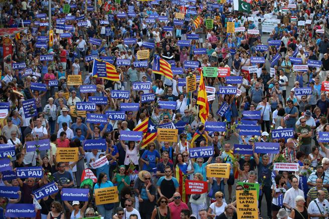 تظاهرات پانصد هزار نفری در بارسلون اسپانیا علیه تروریسم
