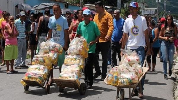 کاراکاس: تحریم های آمریکا مانع از انتقال مواد غذایی به ونزوئلا شده است