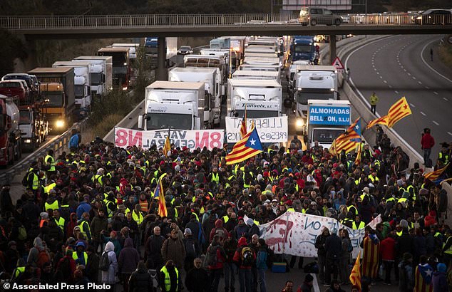 اعتصاب در کاتالونیا حمل و نقل را مختل کرد