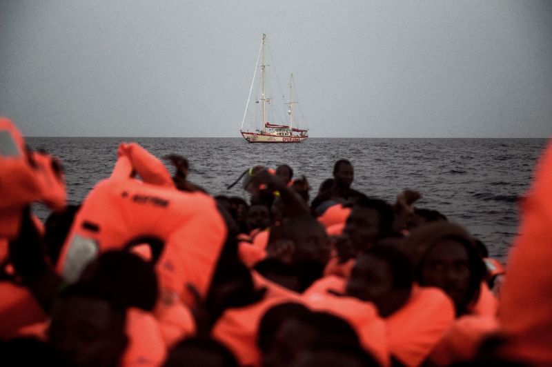 250 پناهجو در دریای مدیترانه از مرگ نجات یافتند