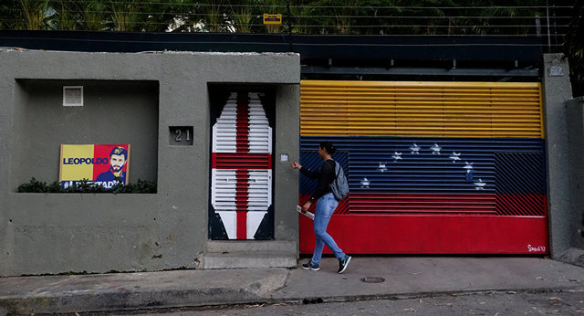 با شکسته شدن قیمت‌ها ونزوئلایی‌ها به سوپرمارکت‌ها هجوم بردند