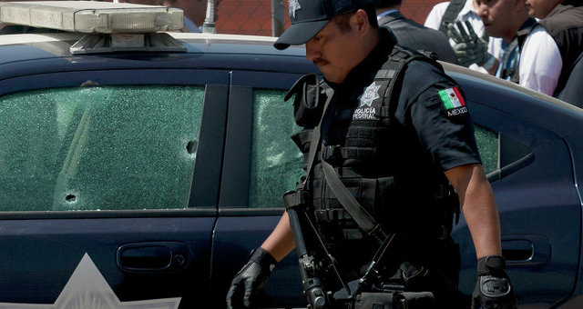 درگیری مسلحانه بین پلیس مکزیک و ساکنان محلی