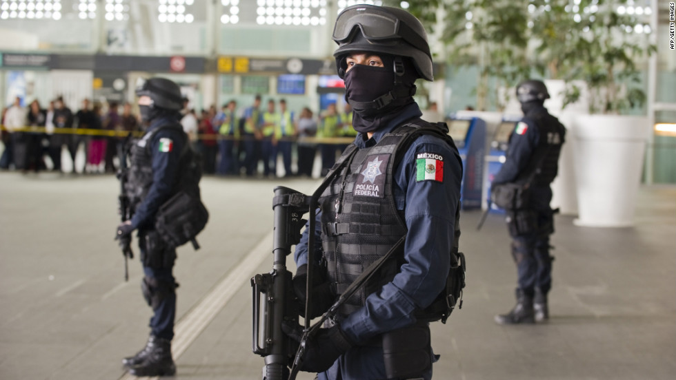 اعزام 5 هزار نیروی پلیس مکزیک به مناطق گردشگری برای توقف حوادث خشونت آمیز