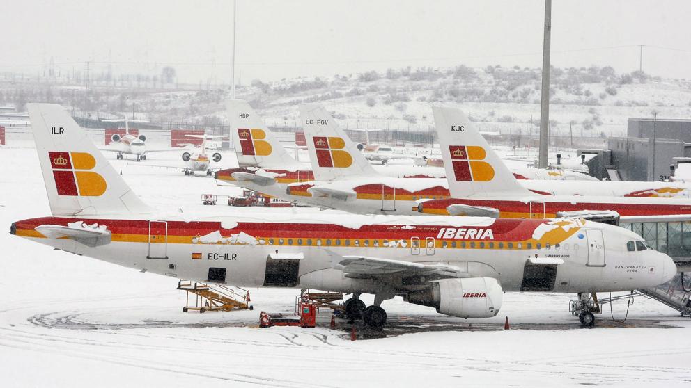 بارش شدید برف باعث لغو ده ها پرواز در فرودگاه بین المللی مادرید شد