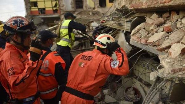 شمار تلفات زلزله هفته پیش مکزیک به 320 نفر افزایش یافت