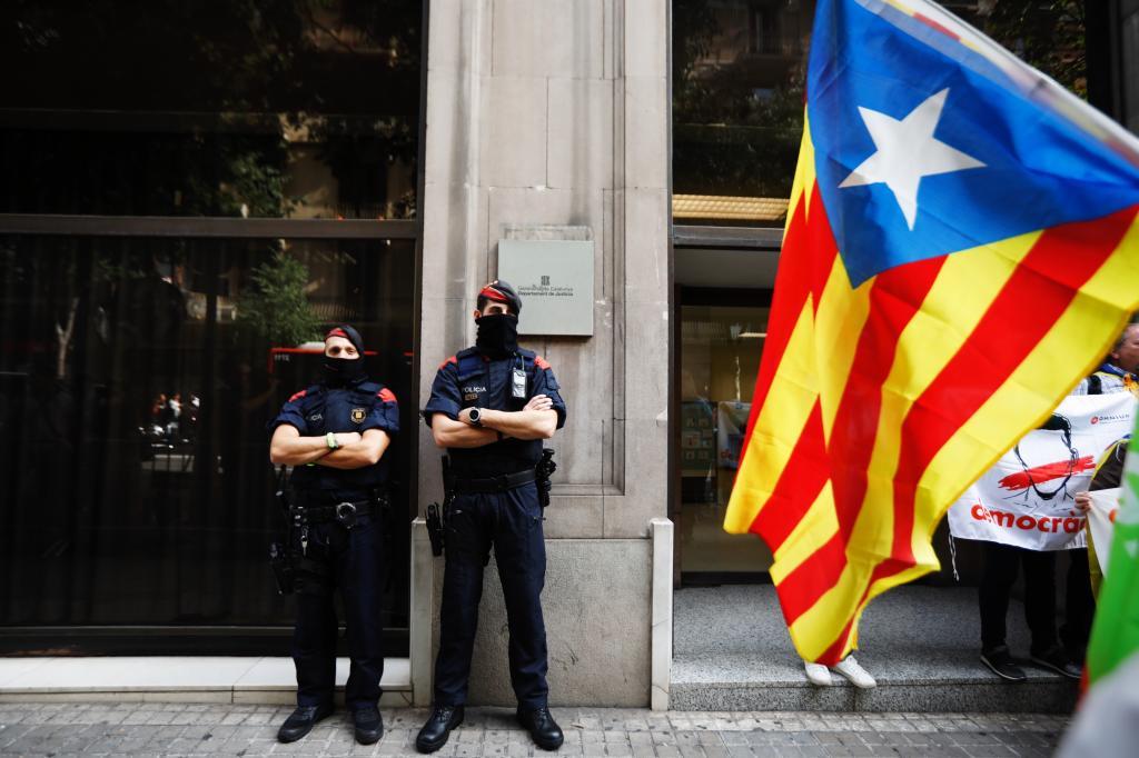 دادگاه قانون اساسی اسپانیا دستور به لغو جلسه مهم پارلمان کاتالونیا داد