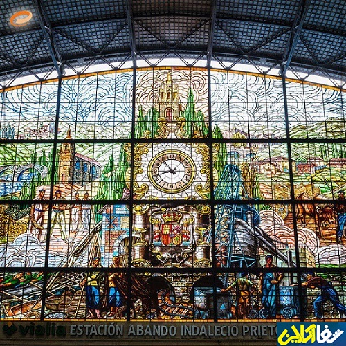 ساعت زیبا در ایستگاه راه‌آهن آباندو و در شهر بیلبائو اسپانیا+عکس