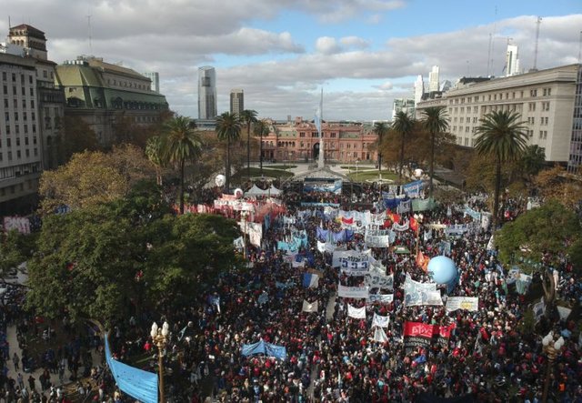 تظاهرات هزاران آرژانتینی علیه سیاست‌های اقتصادی دولت