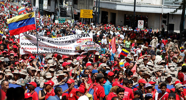 تظاهرات حامیان مادورو در کاراکاس/ مقام‌های ونزوئلا برای نابودی توطئه‌ها متعهد شدند
