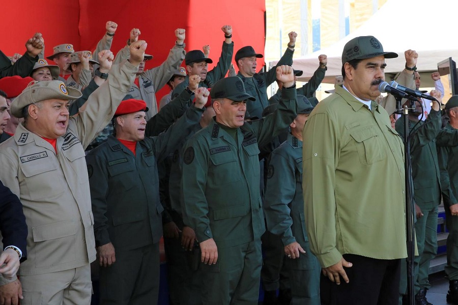 مادورو دستور افزایش شمار شبه نظامیان بولیواری را صادر کرد