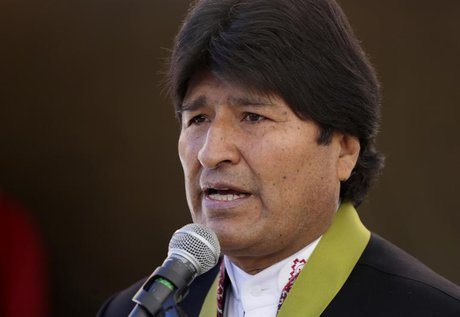 مورالس برای درمان تارهای صوتی‌اش به کوبا می‌رود