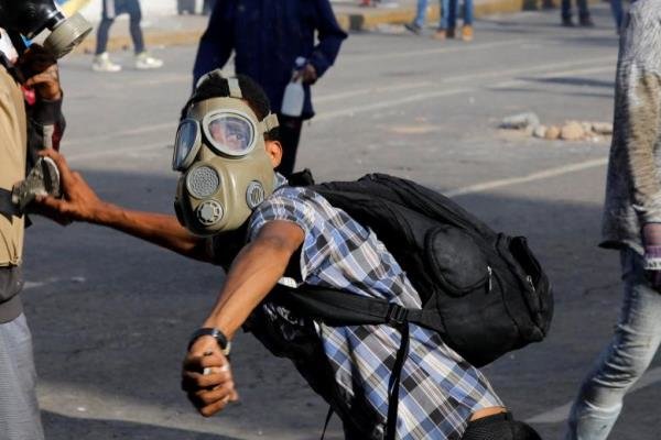 اپوزیسیون، کودکان را بازیچه می کند/دست به دامن پاپ می شوم