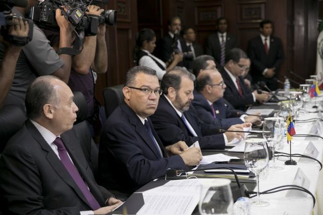 اپوزیسیون و دولت ونزوئلا مذاکرات خود را آغاز کردند