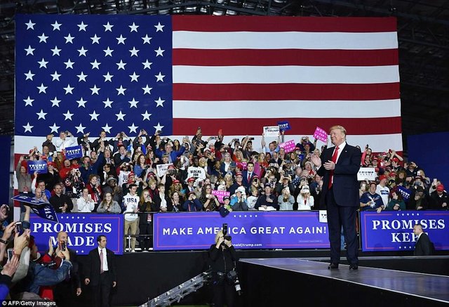 ترامپ باز هم تهدید کرد که دولت آمریکا را تعطیل می‌کند