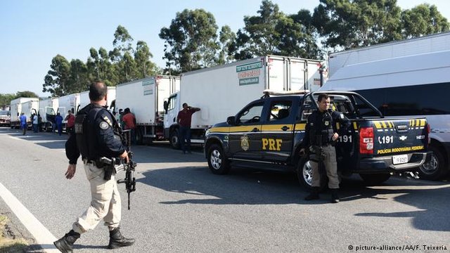 اعتصاب کامیون‌داران در برزیل زمزمه‌های کودتا را بلند کرد